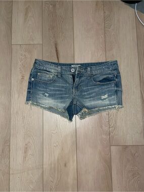 Low rise y2k denim shorts